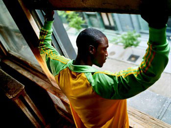akon locking the sreet.. Music - 